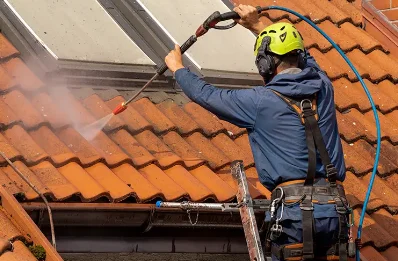 Démoussage et hydrofuge de toiture à Corneilhan