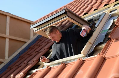 Pose de fenêtres de toit Velux à Corneilhan